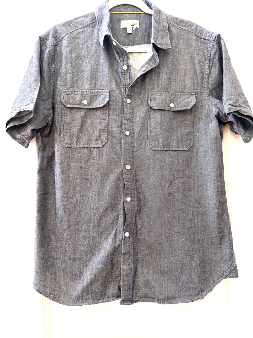 Fundamental Coast Chambray Button Down Camp Shirt. 100% cotton. Office. EUC. L